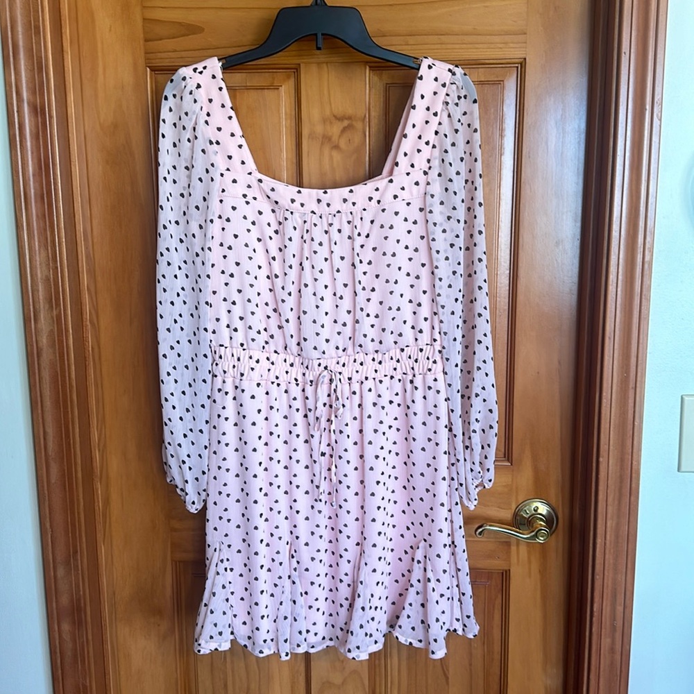 Super cute dress for Valentine’s Day!! Pink w/black hearts.  Size M